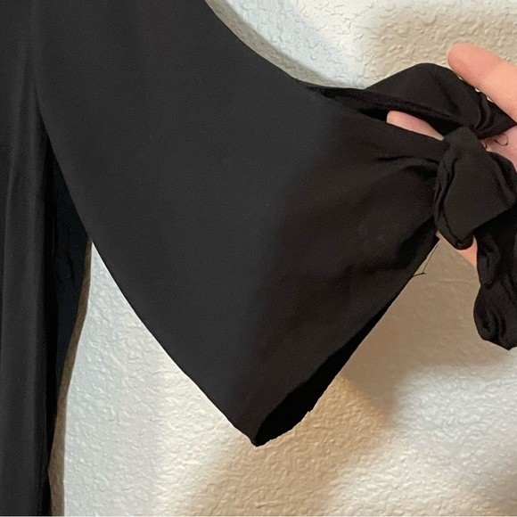 H&M 3/4 tie sleeve, tunic dress. V-neck, mid length. Women’s size 10 - Picture 4 of 6